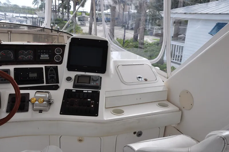  Yacht Photos Pics 1998 Sea Ray 480 Sedan Bridge helm with navigation instruments and controls.