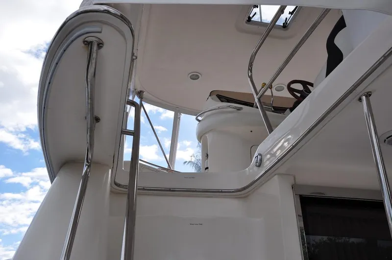  Yacht Photos Pics View of the upper deck and helm of a 1998 Sea Ray 480 Sedan Bridge yacht.