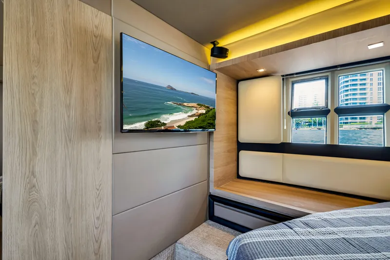 Ey IV Yacht Photos Pics 