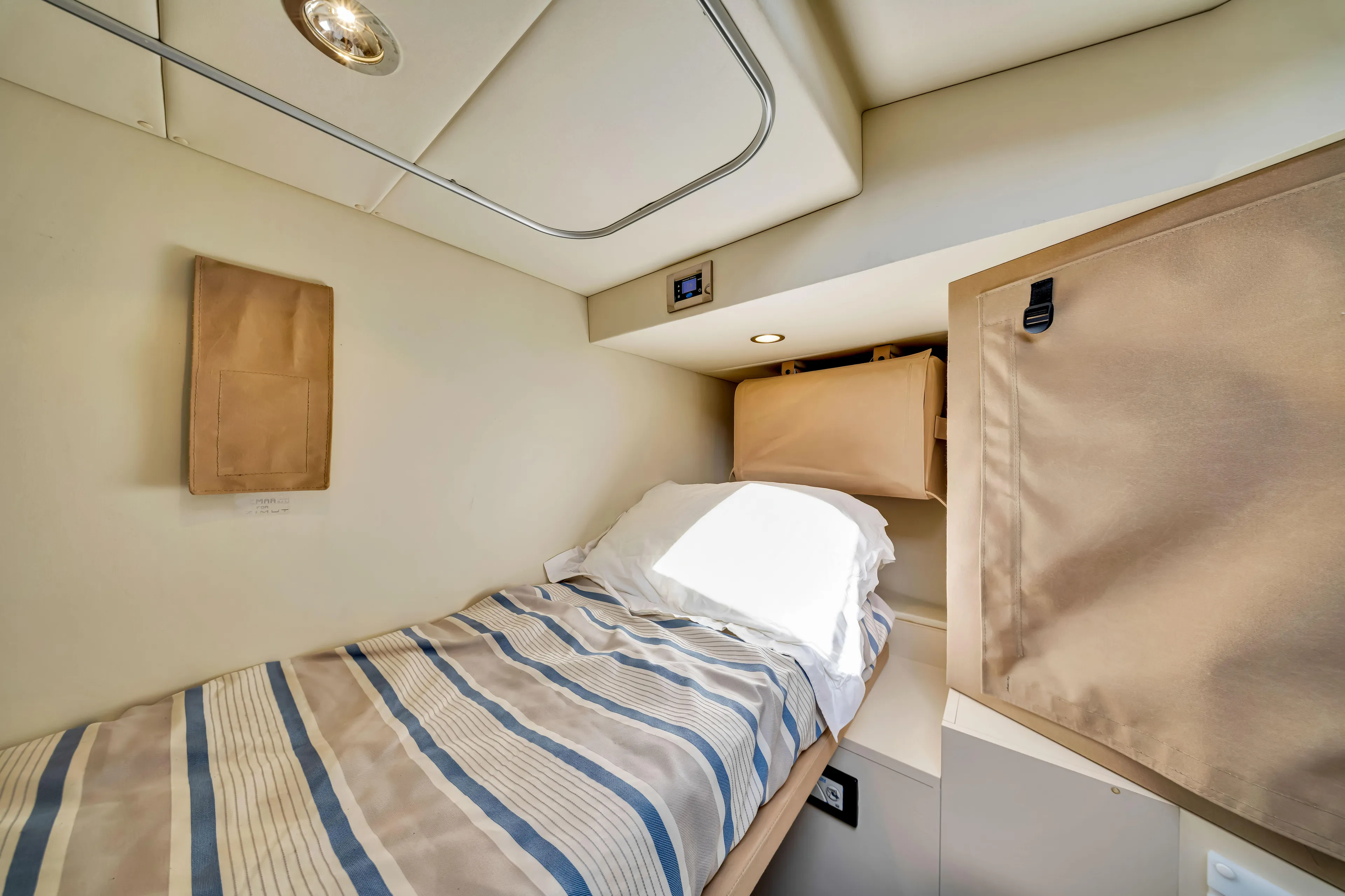 Ey IV Yacht Photos Pics 