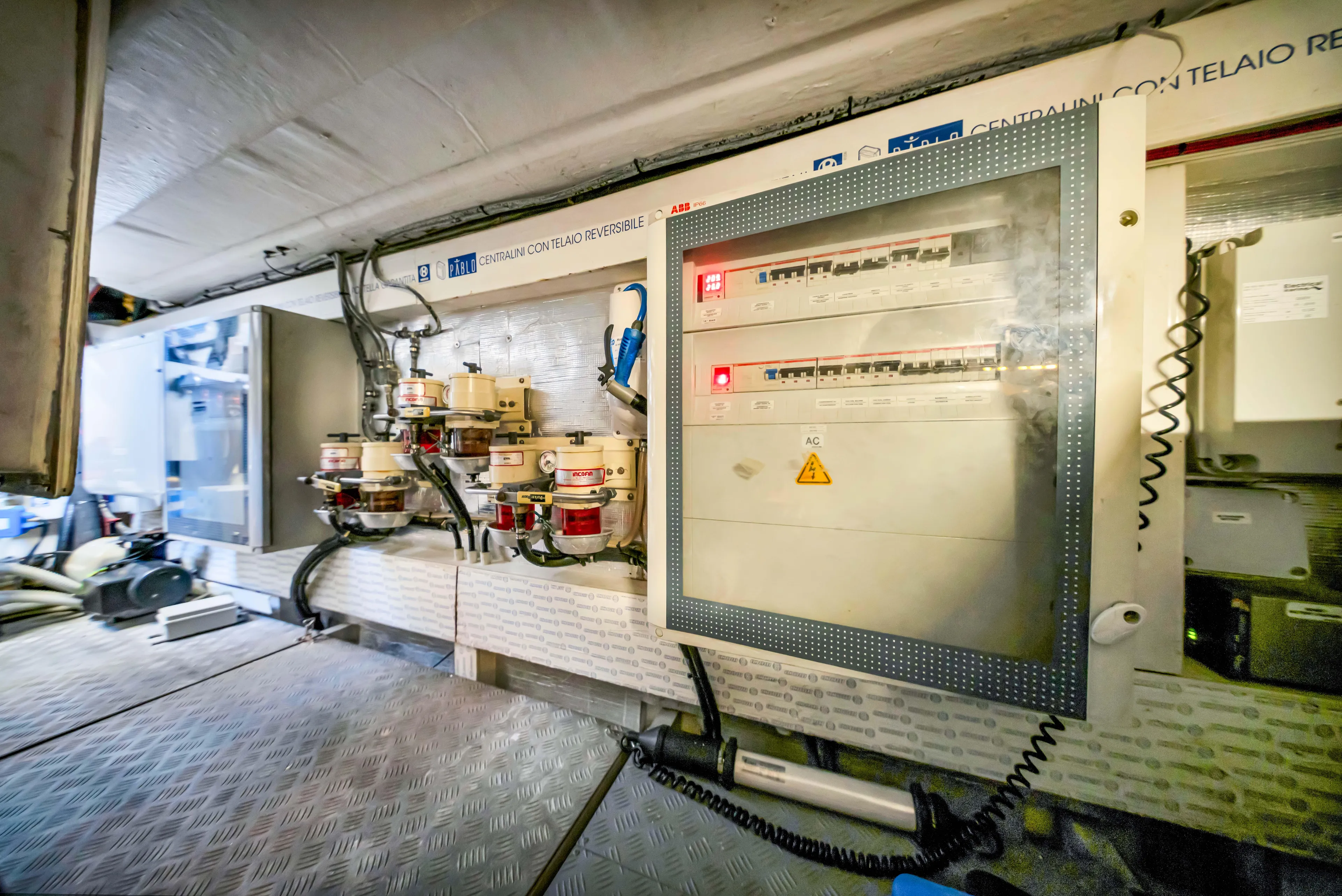 Ey IV Yacht Photos Pics 