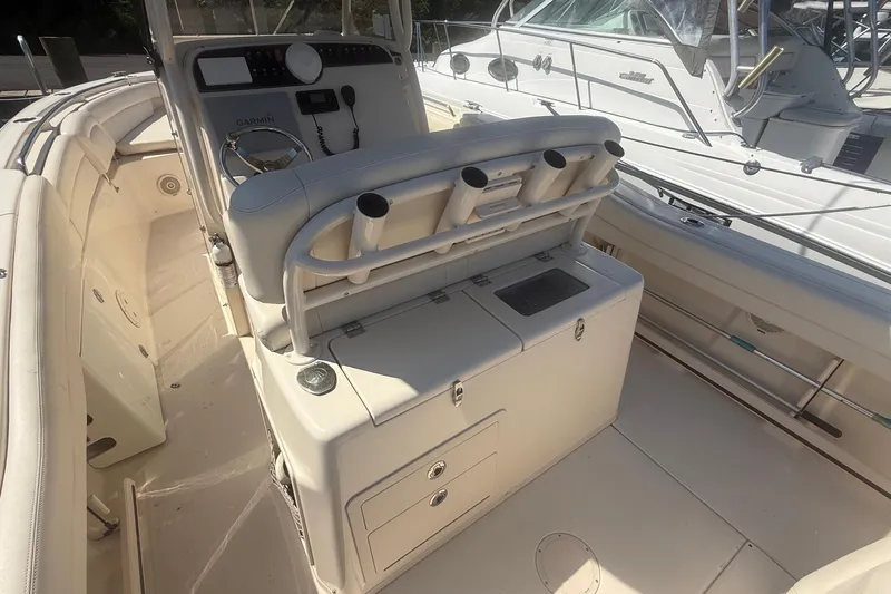  Yacht Photos Pics 2017 Grady-White Canyon 271 FS boat interior with helm and seating area.
