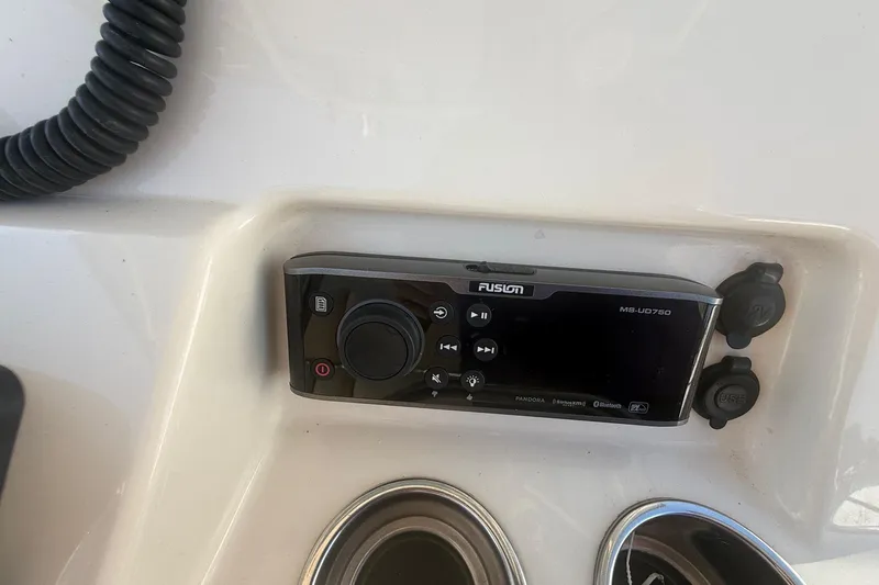  Yacht Photos Pics Fusion MS-UD750 stereo system on 2017 Grady-White Canyon 271 FS boat dashboard.