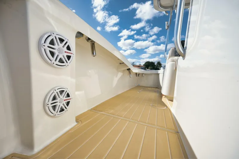 Seabae Yacht Photos Pics 2019 Custom Carolina 30 Open boat deck with speakers, under a clear blue sky.