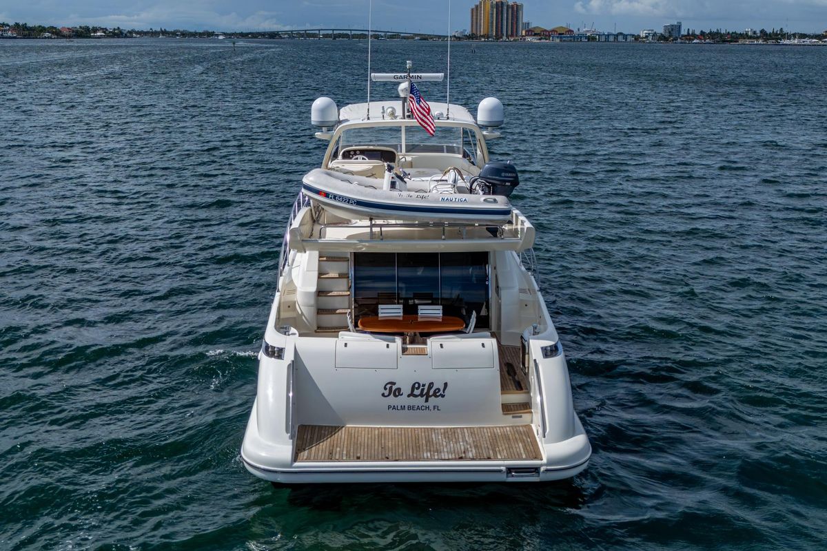 2005 Azimut 62 