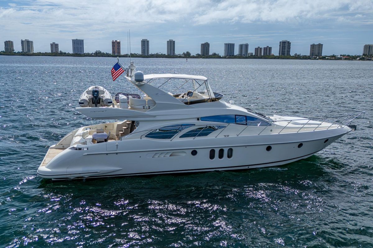 2005 Azimut 62 