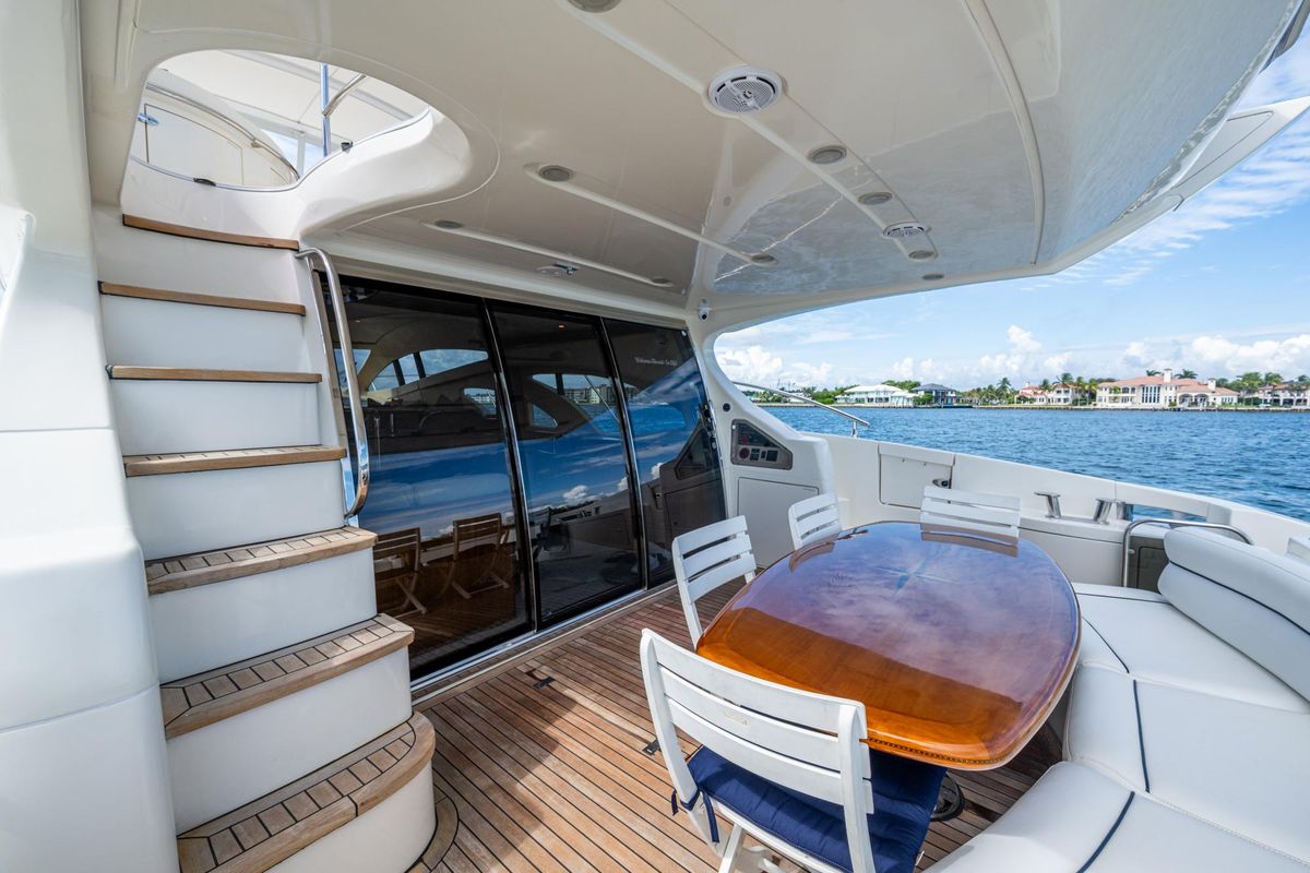 2005 Azimut 62 