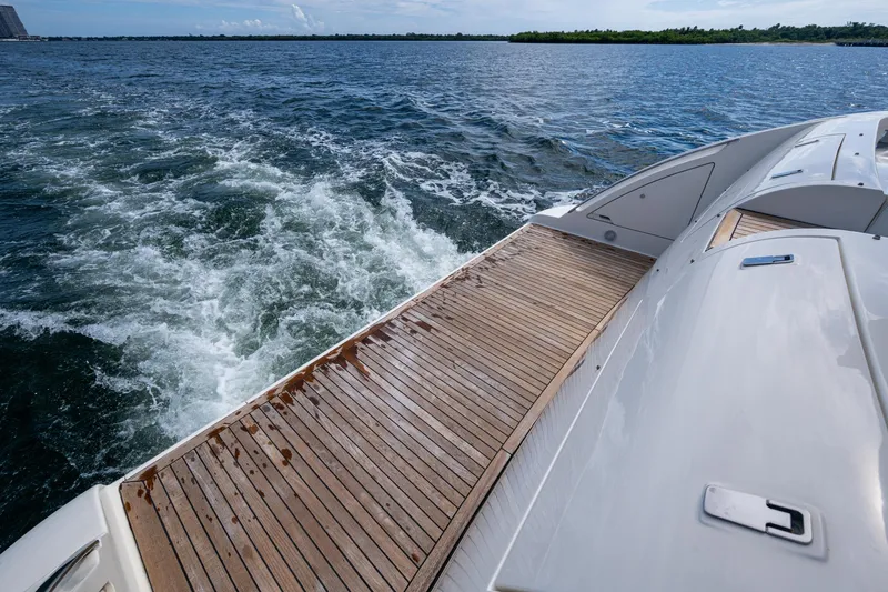 To Life! Yacht Photos Pics 2005 Azimut Fly 62 yacht cruising on open water, featuring sleek deck design.