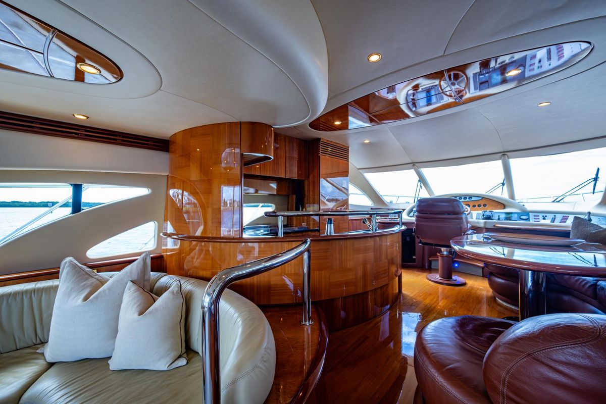 2005 Azimut 62 
