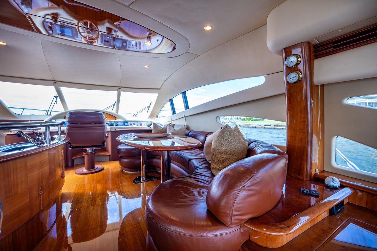2005 Azimut 62 