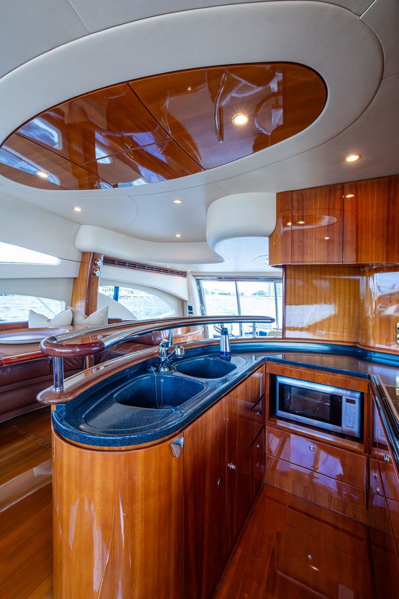 2005 Azimut 62 