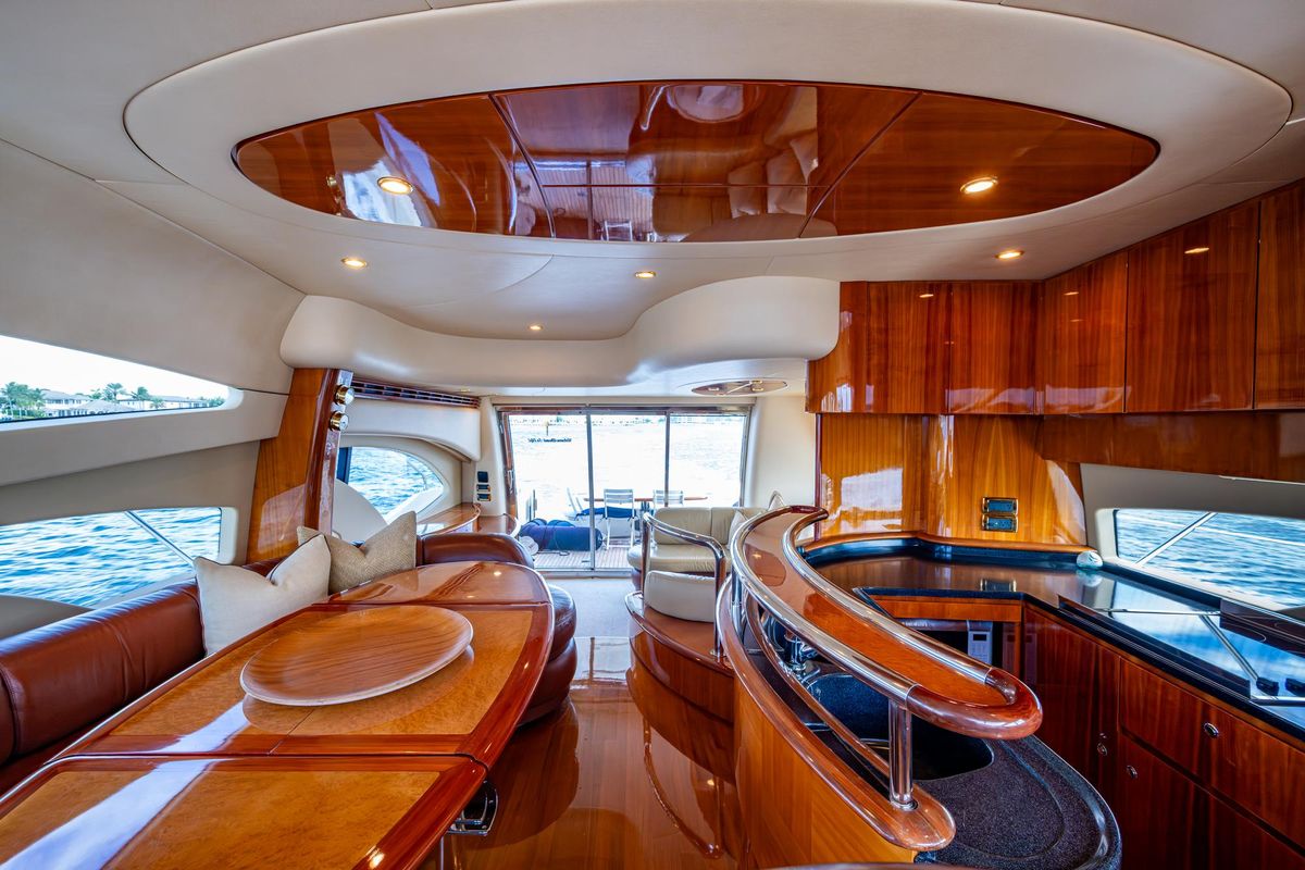 2005 Azimut 62 