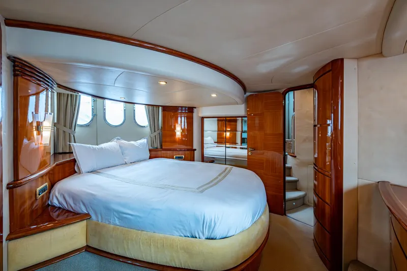 To Life! Yacht Photos Pics 