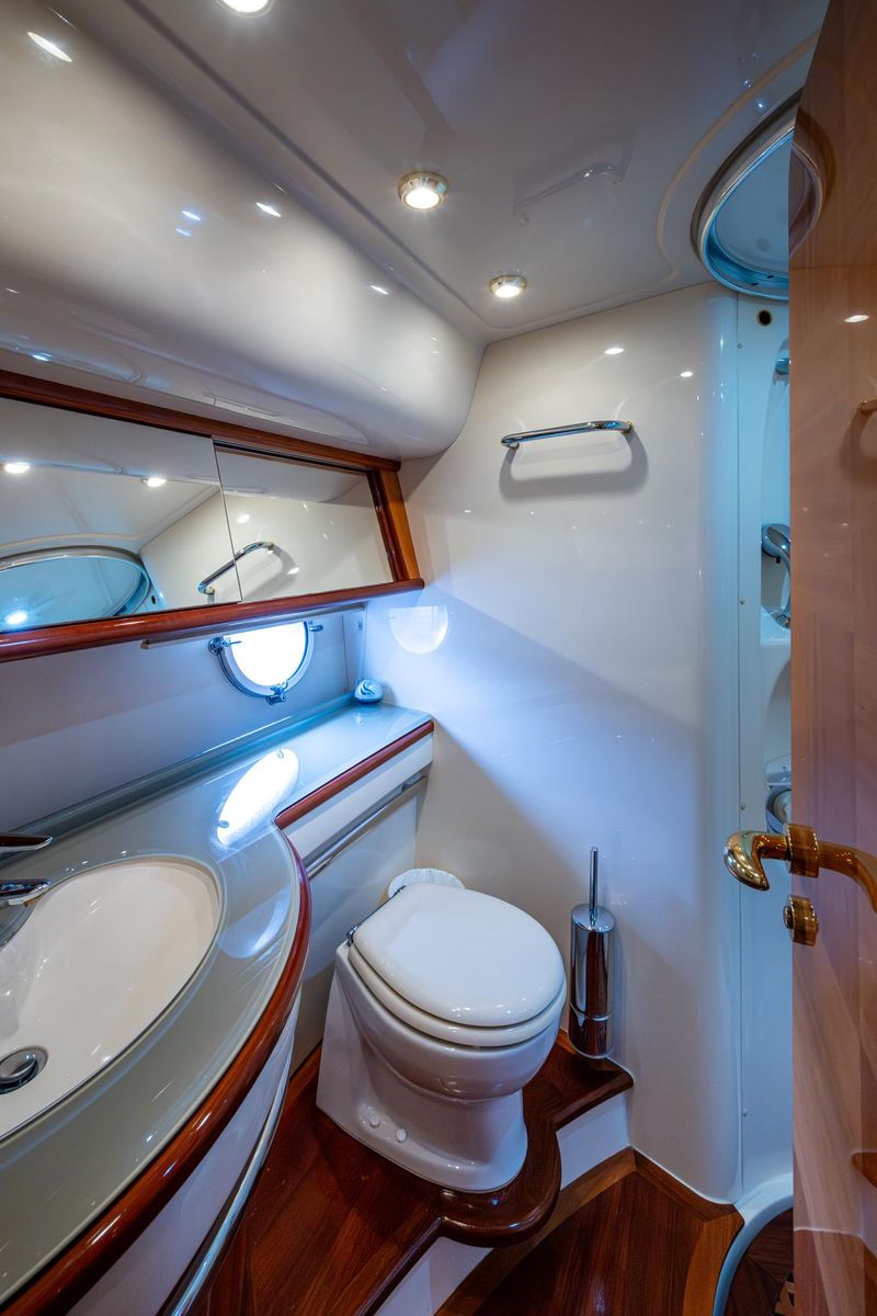 2005 Azimut 62 