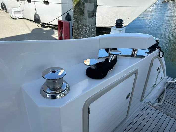 Skye Yacht Photos Pics Mooring Winches and Hardware