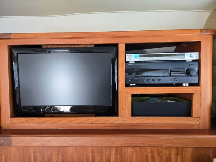 Bad To The Bone Yacht Photos Pics Entertainment system in a 1995 Egg Harbor Golden Egg 42 yacht, featuring a TV and audio equipment.