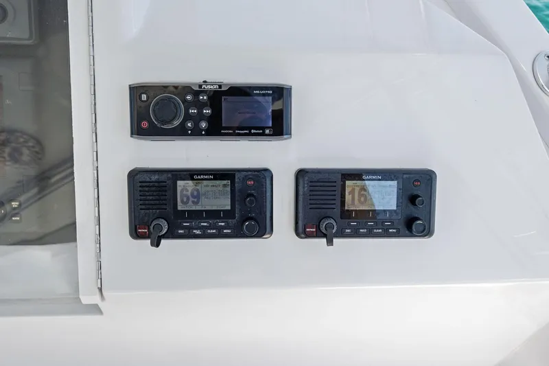 Endurance Yacht Photos Pics Control panel on a 1998 Hatteras 60 Convertible yacht with Garmin and Fusion devices.
