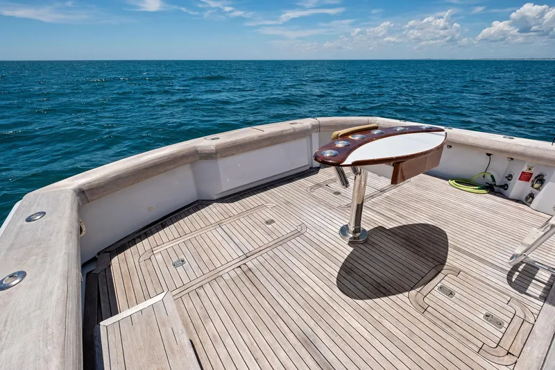 Endurance Yacht Photos Pics 1998 Hatteras 60 Convertible yacht deck with ocean view and fishing station.