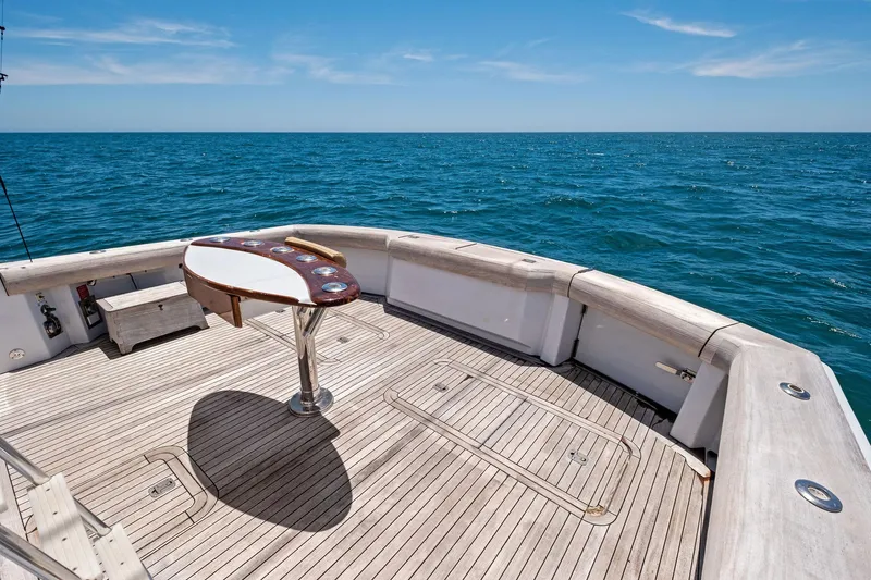 Endurance Yacht Photos Pics 1998 Hatteras 60 Convertible yacht deck with ocean view and fishing station.