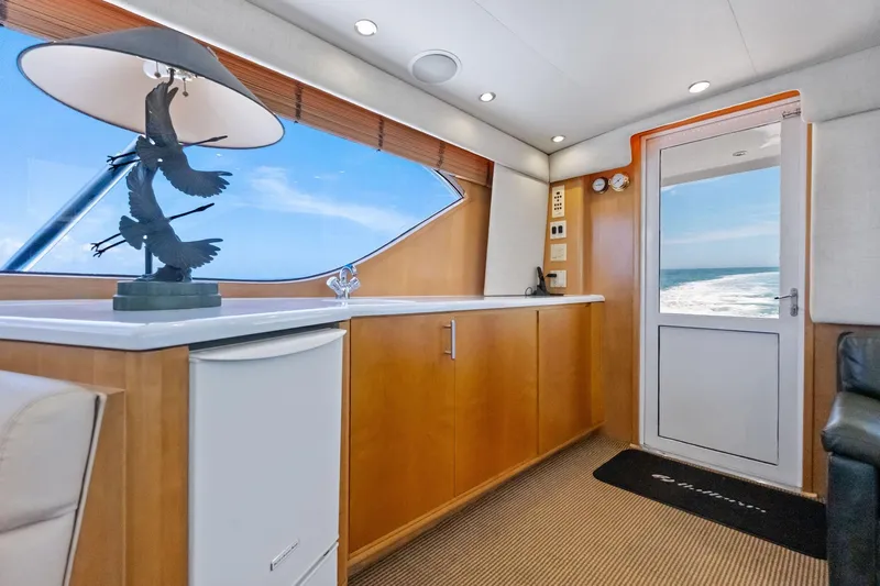 Endurance Yacht Photos Pics Interior of 1998 Hatteras 60 Convertible yacht with ocean view and decorative lamp.