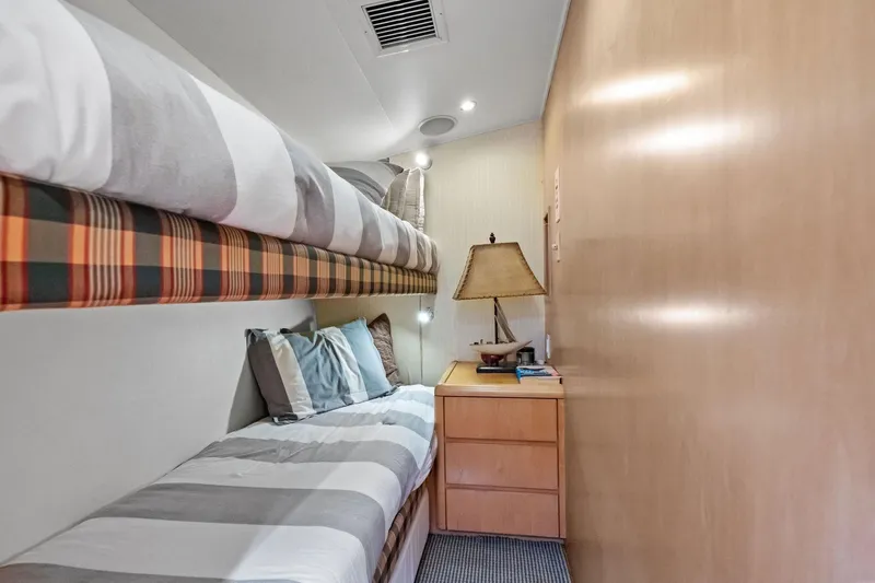 Endurance Yacht Photos Pics Cozy cabin with bunk beds in 1998 Hatteras 60 Convertible yacht.