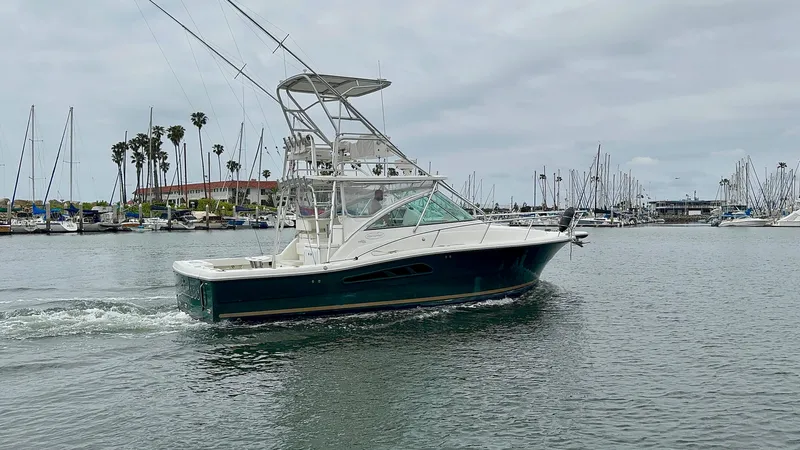 Los Gemelos Yacht Photos Pics 2006 Rampage 33 Express Barta Canyon Edition boat cruising in a marina.