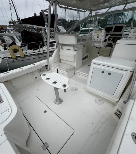 Los Gemelos Yacht Photos Pics 2006 Rampage 33 Express Barta Canyon Edition boat interior with seating and storage.