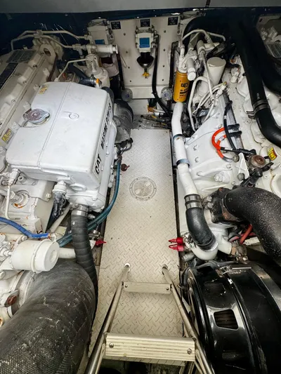 Los Gemelos Yacht Photos Pics Engine room of 2006 Rampage 33 Express Barta Canyon Edition boat, showcasing dual engines.