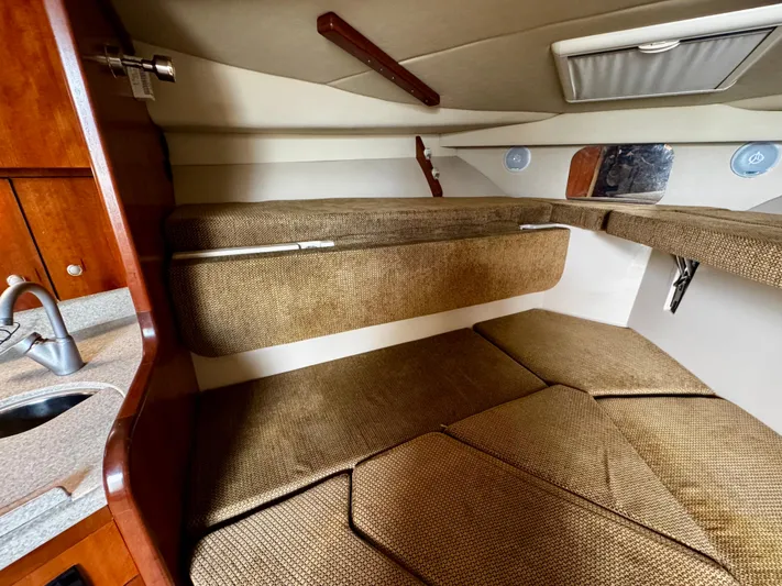 Los Gemelos Yacht Photos Pics 2006 Rampage 33 Express Barta Canyon Edition cabin interior with cozy seating and kitchenette.