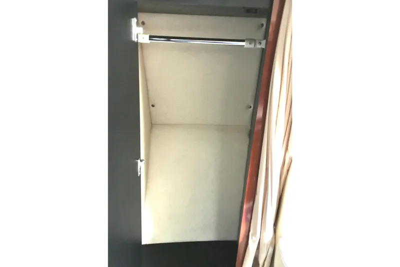  Yacht Photos Pics 2007 Sea Ray 340 Sundancer interior closet with hanging rod.