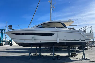 2010 Jeanneau Leader 10