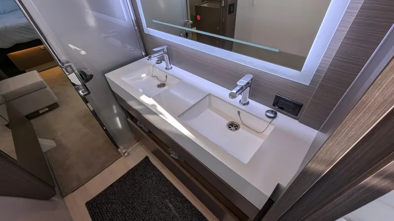 Hamlet Yacht Photos Pics 