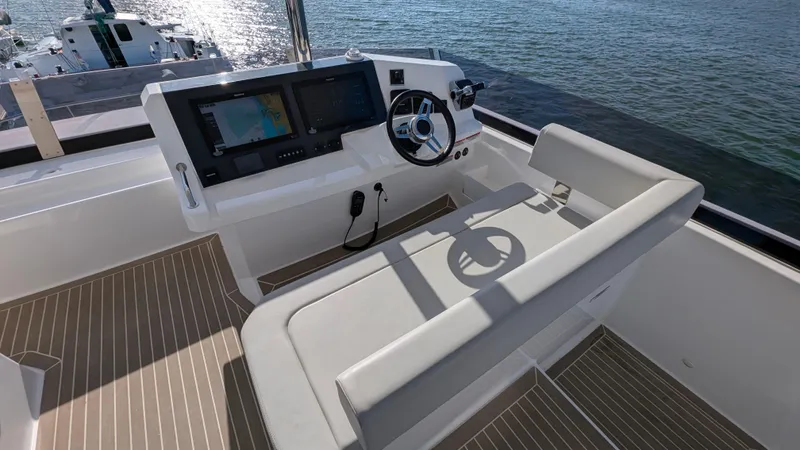 Hamlet Yacht Photos Pics 