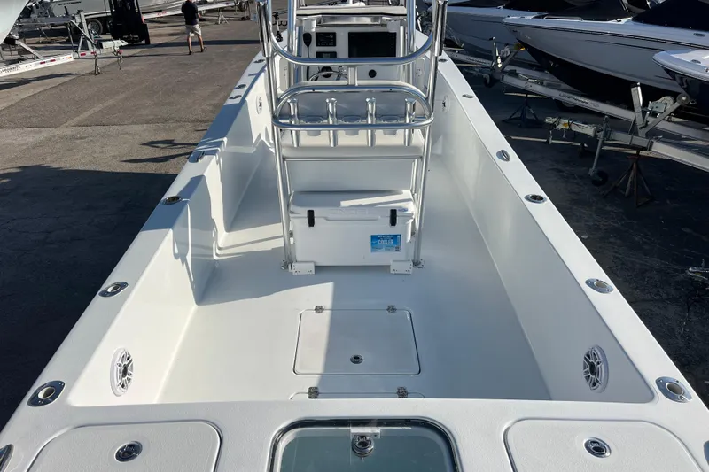  Yacht Photos Pics 2024 Andros Tarpon 26 boat interior, featuring spacious deck and modern design.