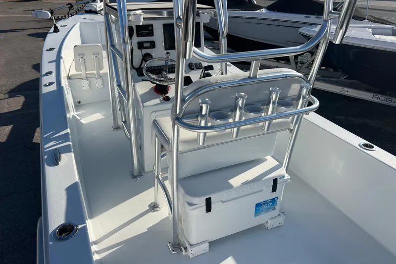  Yacht Photos Pics 2024 Andros Tarpon 26 boat interior with console, seating, and cooler.