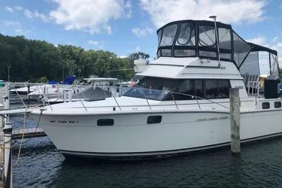 Carver 3207 AFT CABIN MOTOR YACHT