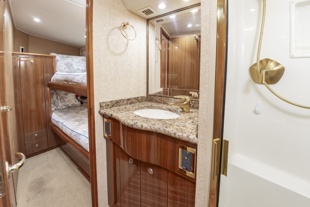 2006 Viking 48 