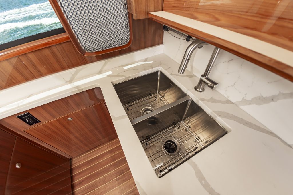 2006 Viking 48 