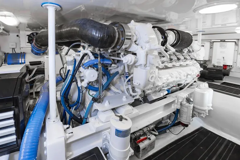 Heel Yeah Yacht Photos Pics 