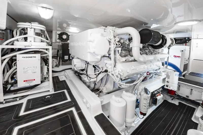 Heel Yeah Yacht Photos Pics 