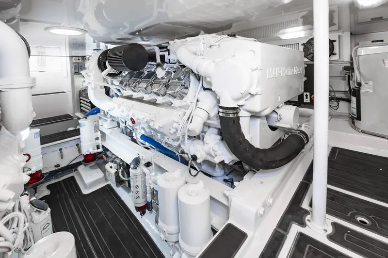 Heel Yeah Yacht Photos Pics 