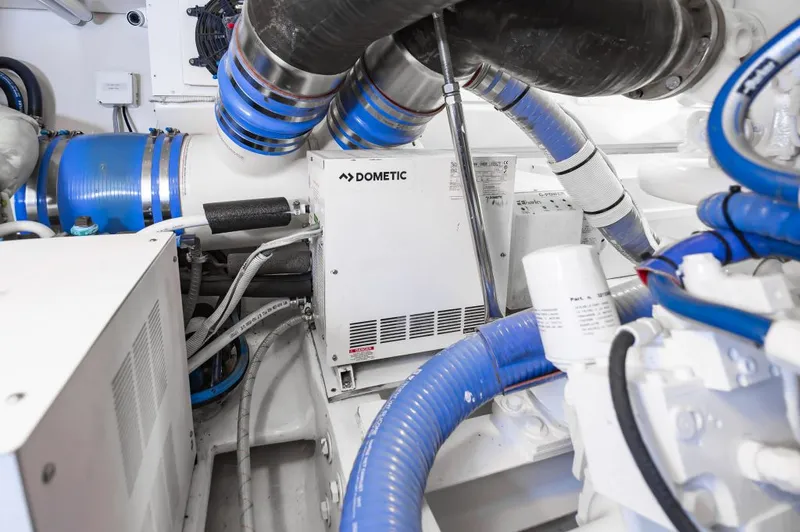 Heel Yeah Yacht Photos Pics 