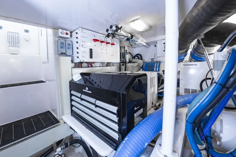 Heel Yeah Yacht Photos Pics 