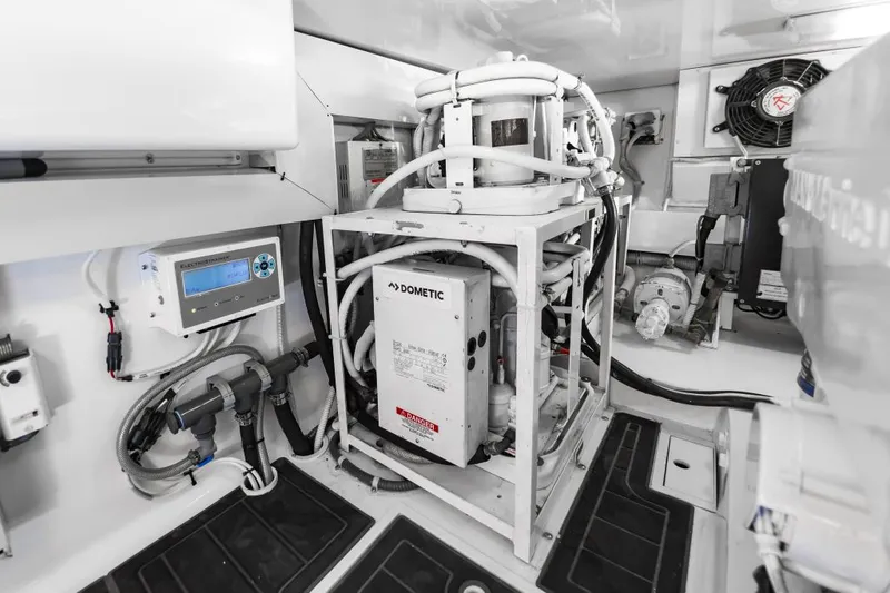 Heel Yeah Yacht Photos Pics 