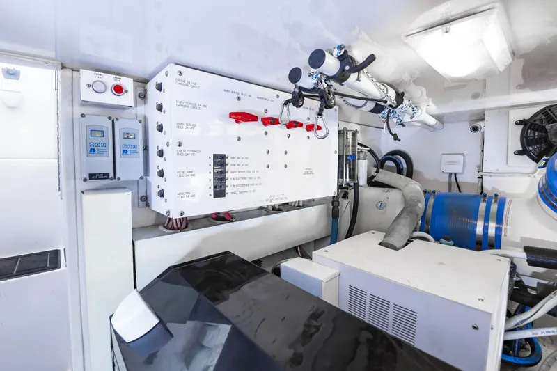 Heel Yeah Yacht Photos Pics 