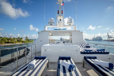 Yacht