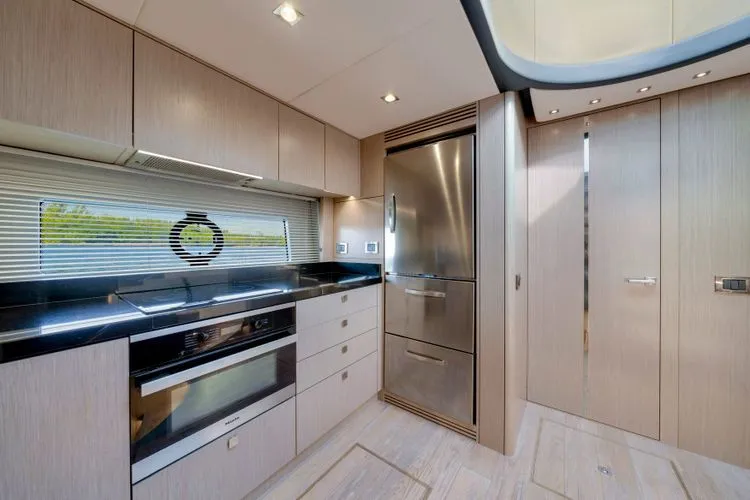 Gravitas Yacht Photos Pics 2018 Sunseeker 68 Predator - Image 52