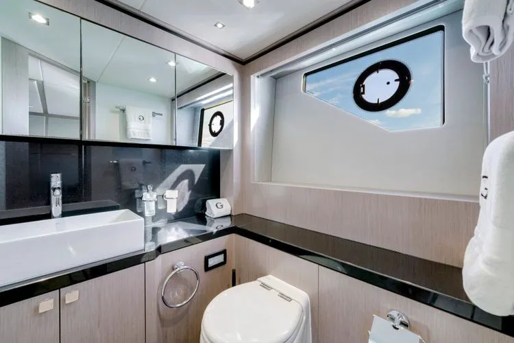 Gravitas Yacht Photos Pics 2018 Sunseeker 68 Predator - Image 45