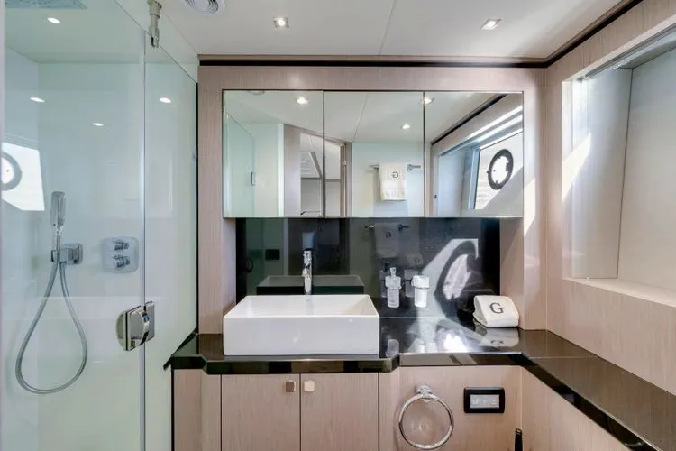 Gravitas Yacht Photos Pics 2018 Sunseeker 68 Predator - Image 46