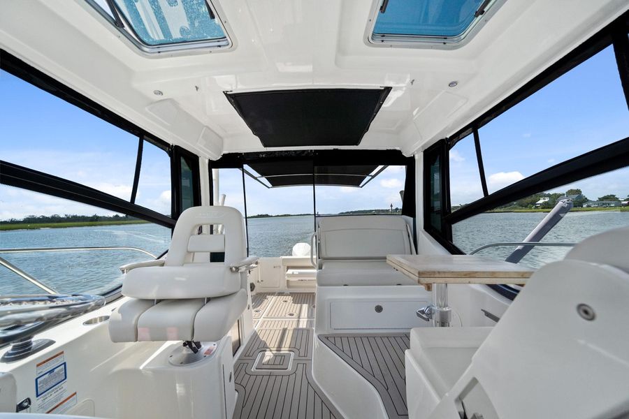 2021 Boston Whaler 325 Conquest